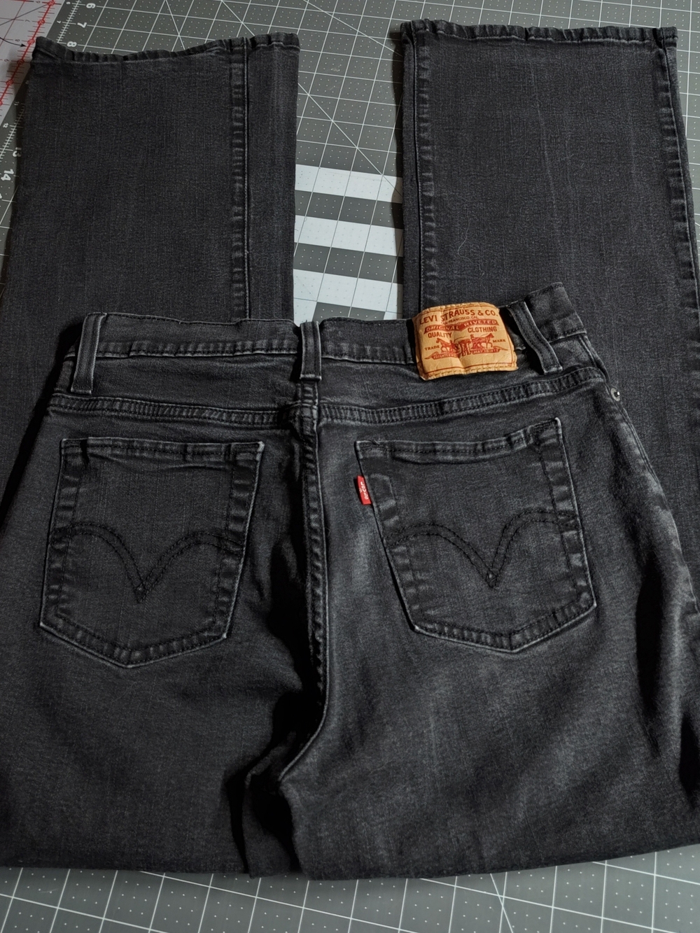 Levi's Perfectly Slimming Women's Washed Black Stretch Denim Jeans Size 10 Short